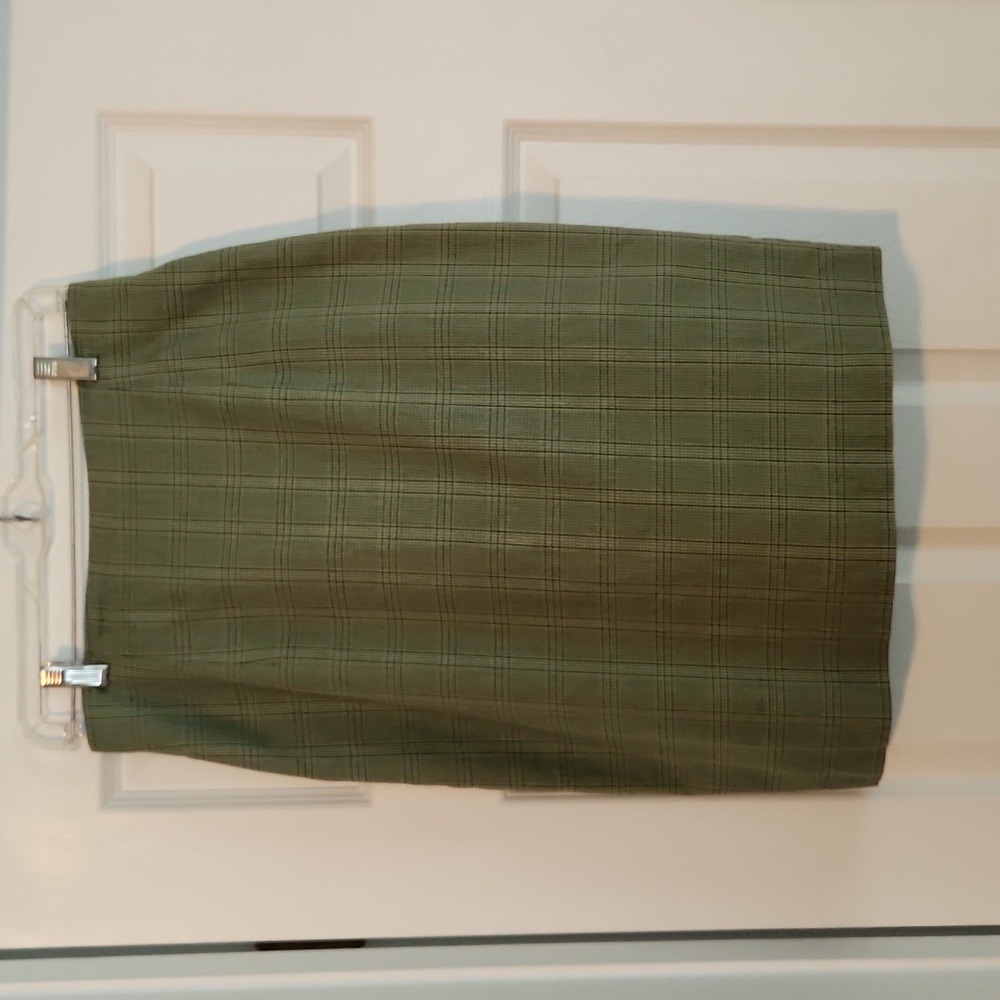 Ann Taylor Green skirt size 10